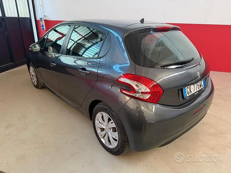 Usata Peugeot 208 Active 82 CV (60 kW) 2014 Giallo Utilitaria
