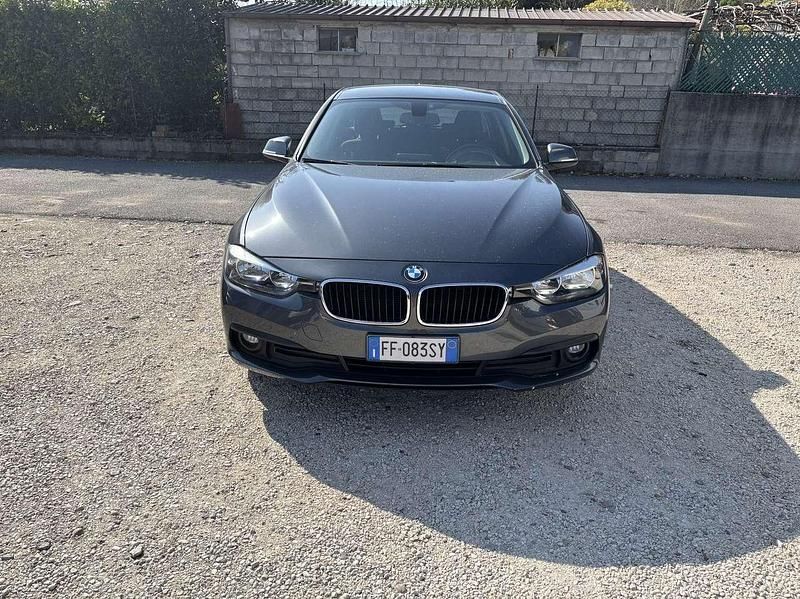 Usata BMW 318 Sport Line 150 CV (110 kW) 2016 Grigio Station wagon