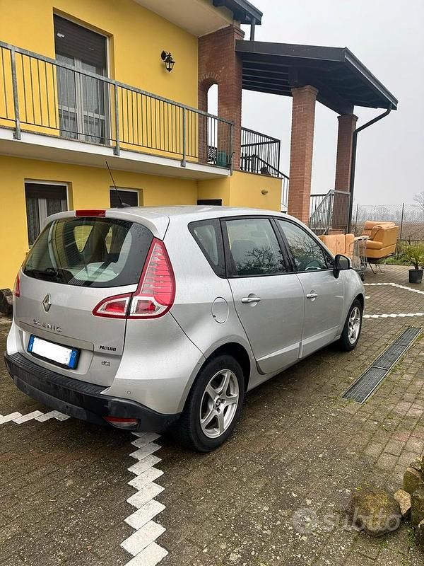 Usata Renault Scénic III Luxe 110 CV (80 kW) 2010 Monovolume