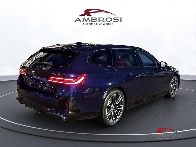 Nuova BMW 540 Comfort Edition 303 CV (222 kW) 2026 Tanzanite blue metallizzato Station wagon