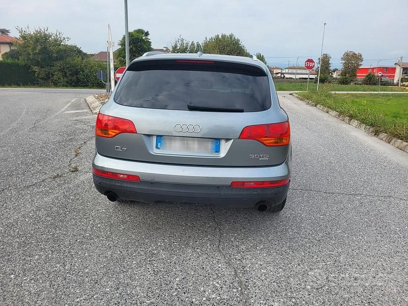Usata Audi Q7 240 CV (176 kW) 2009 Grigio SUV