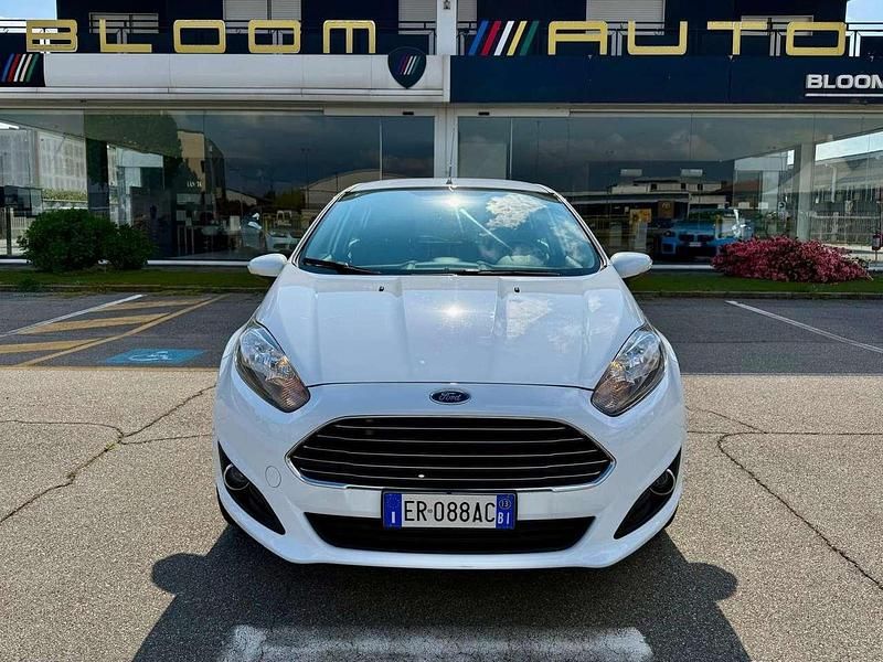 Usata Ford Fiesta Titanium 92 CV (67 kW) 2013 Bianco Berlina