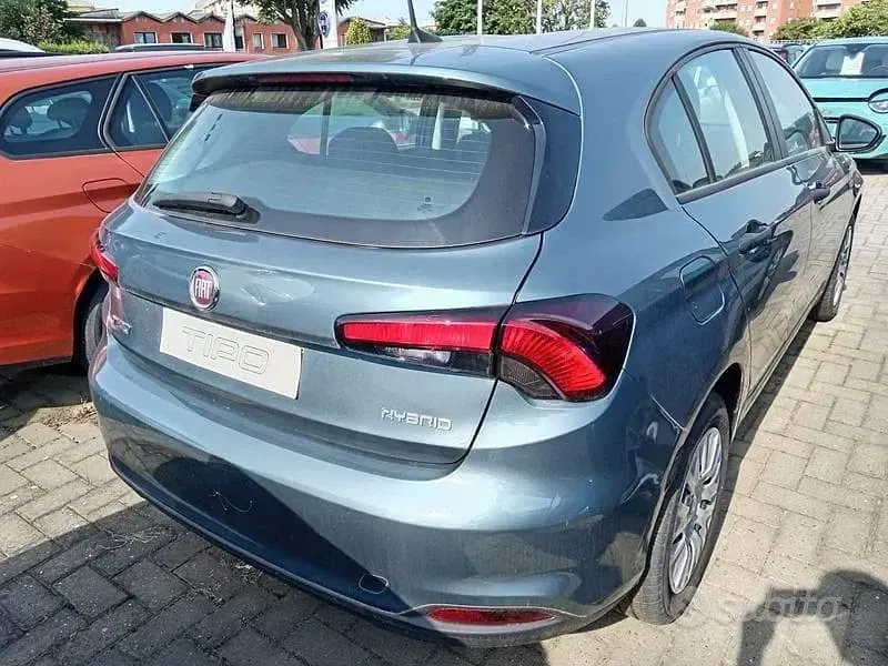 Nuova Fiat Tipo Cross 130 CV (95 kW) 2025 Grigio Berlina