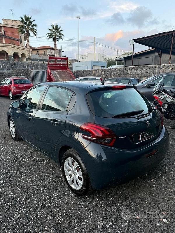 Usata Peugeot 208 Active 68 CV (50 kW) 2016 Grigio Utilitaria