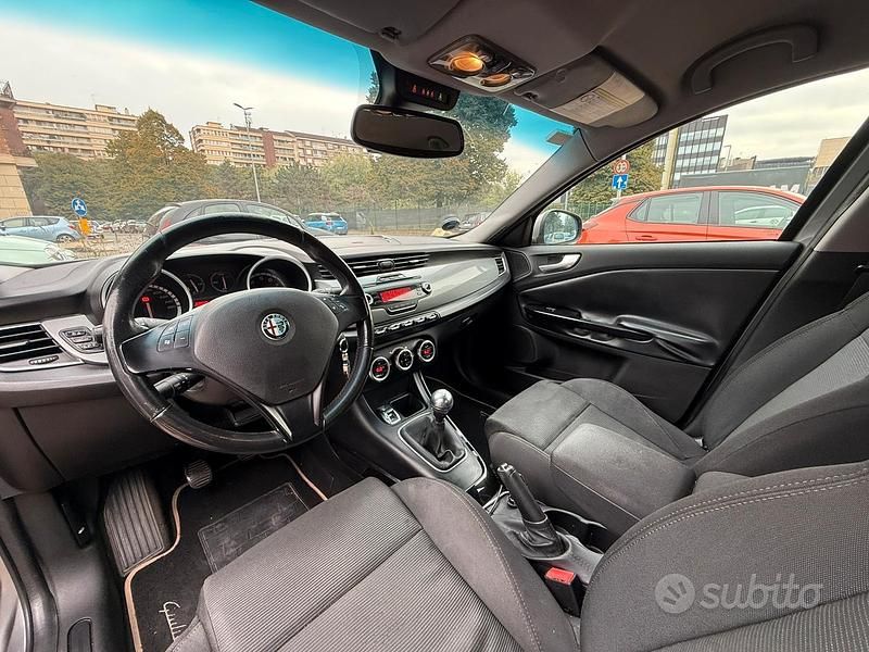 Usata Alfa Romeo Giulietta 120 CV (88 kW) 2011 Grigio Utilitaria