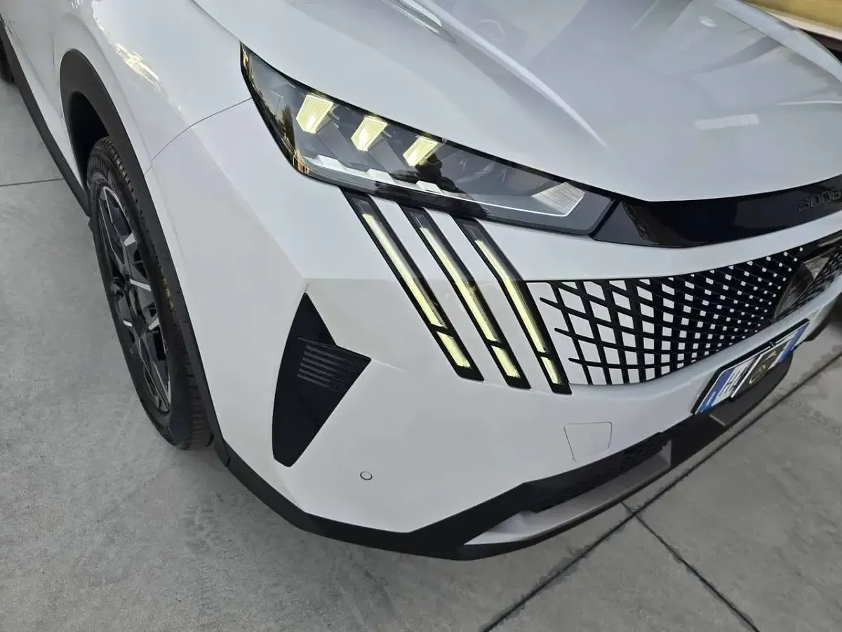Usata Peugeot 3008 GTi 136 CV (100 kW) 2025 Bianco SUV