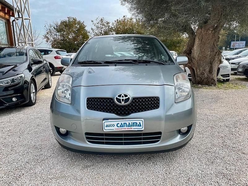 Begagnad Toyota Yaris 87 HK (63 kW) 2008 Grå Halvkombi
