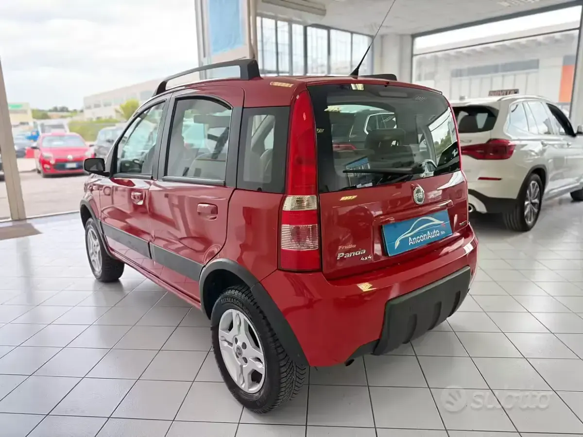 Usata Fiat Panda 4x4 69 CV (50 kW) 2007 Rosso Utilitaria