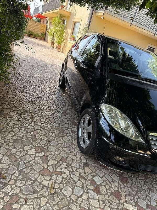 Nero Usata 2005 Mercedes A200 Elegance Monovolume | 3000 € (Cara) - Immagine 1/4
