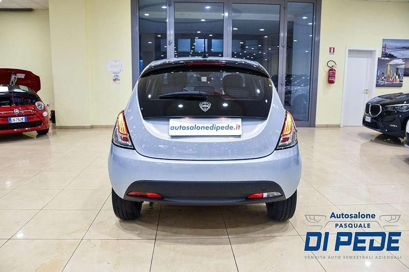 Usata Lancia Ypsilon S 69 CV (50 kW) 2024 Blu/azzurro Utilitaria