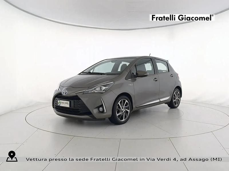 Giallo Usata 2017 Toyota Yaris Hybrid Style Tre volumi | 12.400 € (Buon prezzo) - Immagine 1/4