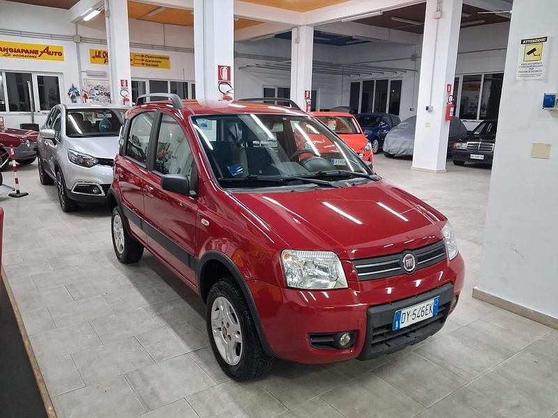 Usata Fiat Panda 4x4 Climbing 69 CV (50 kW) 2009 Rosso Utilitaria