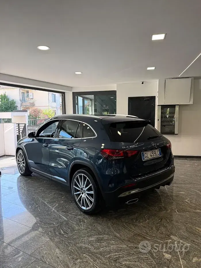 Usata Mercedes GLA200 Premium 150 CV (110 kW) 2022 Bluazzurro SUV