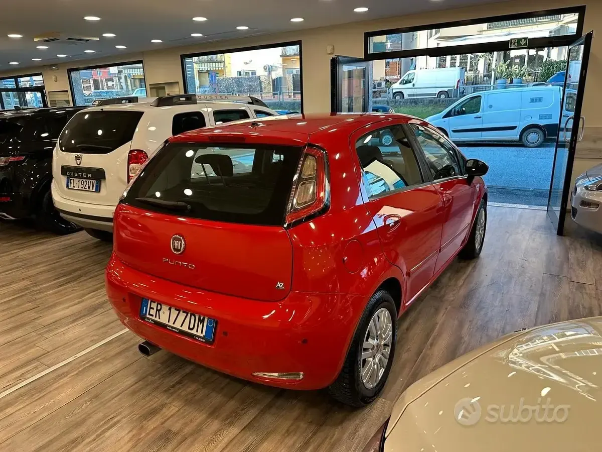 Usata Fiat Punto Lounge 85 CV (62 kW) 2013 Rosso Utilitaria