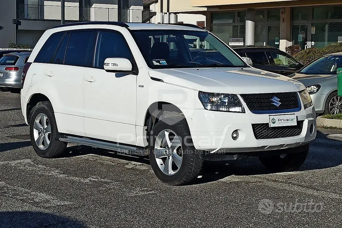 Usata Suzuki Grand Vitara 129 CV (94 kW) 2011 Bianco SUV
