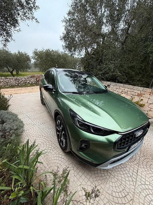 Usata Ford Kuga Active 190 CV (139 kW) 2024 Verde SUV