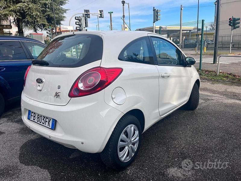Usata Ford Ka 69 CV (50 kW) 2015 Bianco Berlina