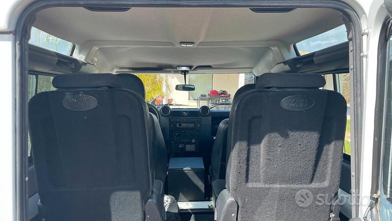 Usata Land Rover Defender 68 CV (50 kW) 2010 Bianco SUV