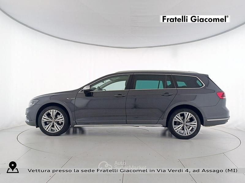 Usata VW Passat Alltrack 200 CV (147 kW) 2021 Grigio manganese metallizzato Station wagon