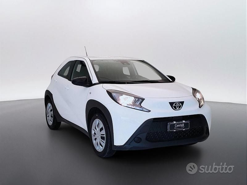 Usata Toyota Aygo X Active 72 CV (52 kW) 2024 Bianco SUV