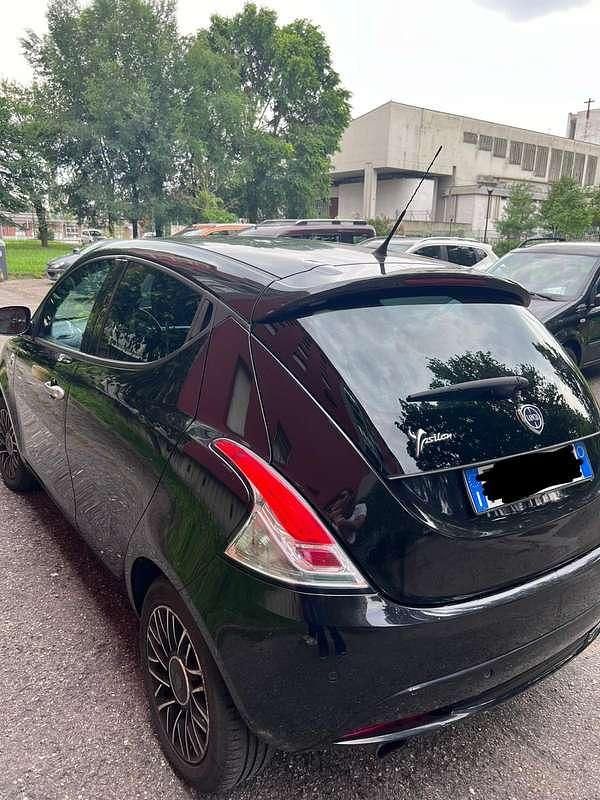 Usata Lancia Ypsilon Silver 69 CV (50 kW) 2017 Utilitaria