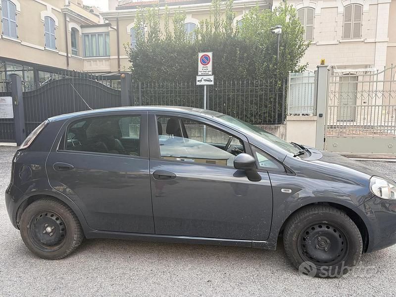 Usata Fiat Grande Punto 75 CV (55 kW) 2014 Grigio Utilitaria