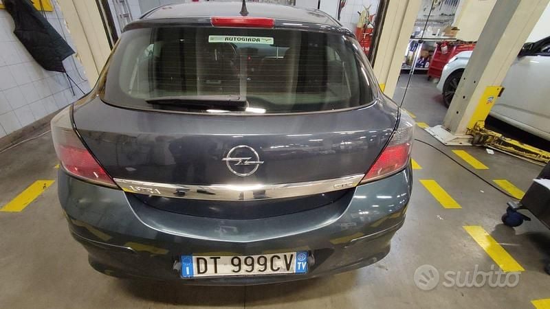 Usata Opel Astra GTC 101 CV (74 kW) 2007 Blu Coupé