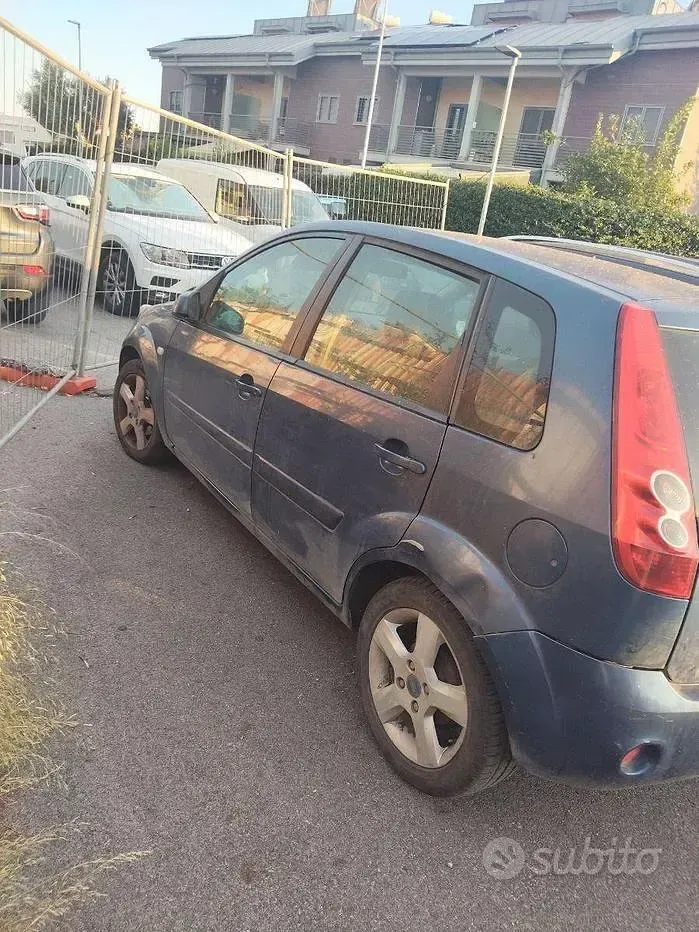 Usata Ford Fiesta 68 CV (50 kW) 2007 Bluazzurro Utilitaria