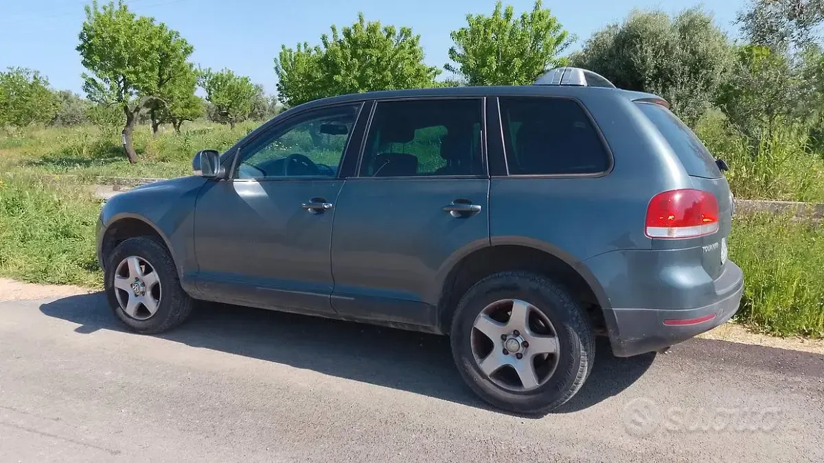 Usata VW Touareg 174 CV (127 kW) 2005 Grigio SUV