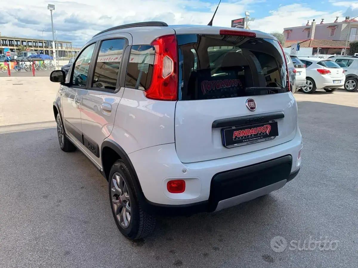 Usata Fiat Panda 4x4 S 86 CV (63 kW) 2019 Bianco Utilitaria