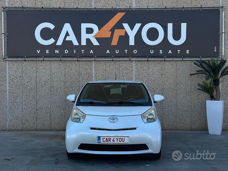 Begagnad Toyota iQ 68 HK (50 kW) 2009 Vit Halvkombi