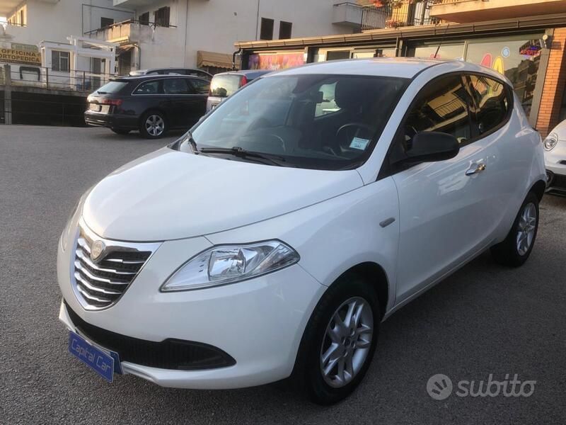 Usata Lancia Ypsilon Silver 85 CV (62 kW) 2014 Bianco Utilitaria