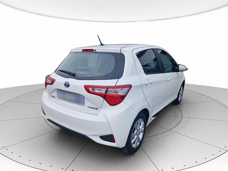 Usata Toyota Yaris Hybrid Active 73 CV (53 kW) 2018 Bianco