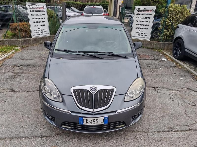 Usata Lancia Musa S 95 CV (69 kW) 2012 Grigio Monovolume