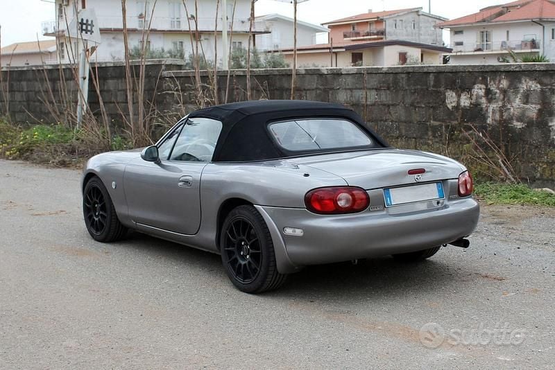 Usata Mazda MX5 146 CV (107 kW) 2004 Cabrio