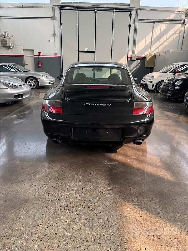 Usata Porsche 911 Carrera 4 300 CV (220 kW) 2001 Nero Coupé