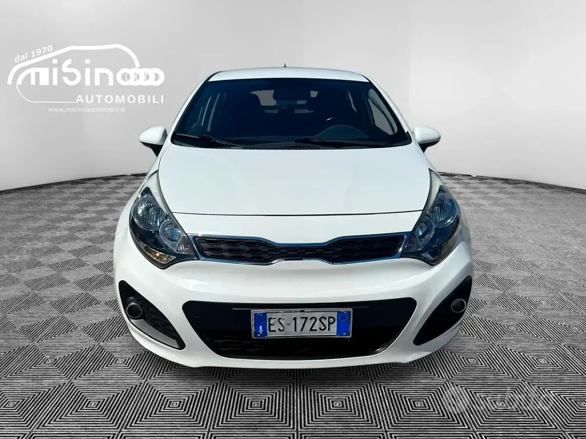 Usado Kia Rio Active 75 HP (55 kW) 2013 Branco Sedan