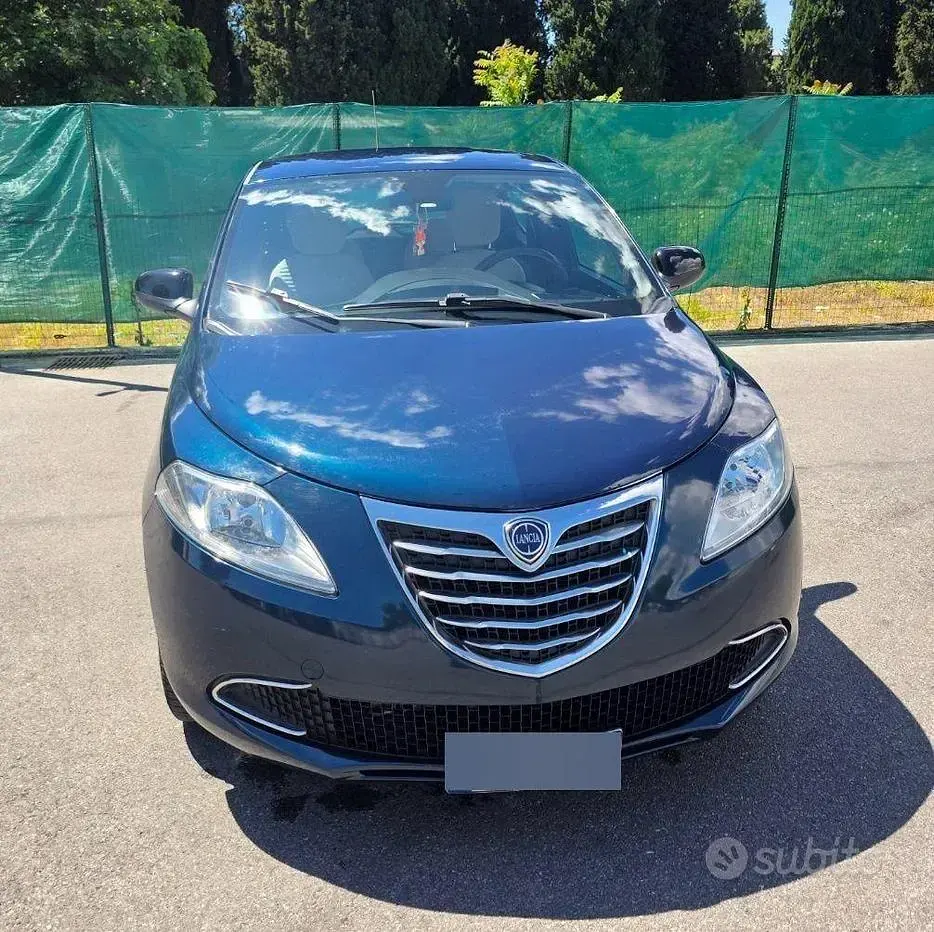 Usata Lancia Ypsilon Gold 95 CV (69 kW) 2015 Blu Utilitaria