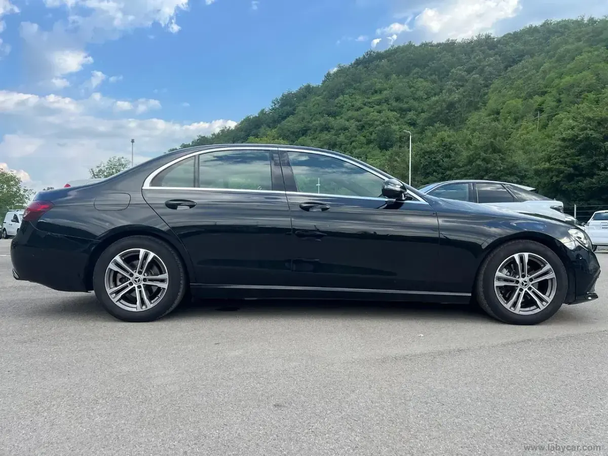 Usata Mercedes E220 Business 200 CV (147 kW) 2022 Nero ossidiana Berlina
