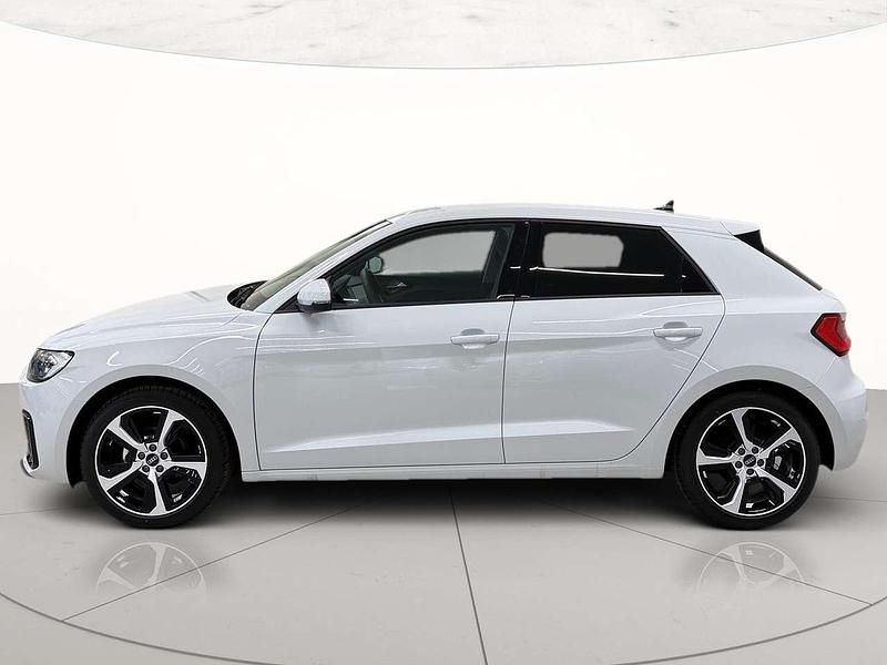 Usata Audi A1 Sportback Admired 95 CV (69 kW) 2025 2y bianco ghiacciaio metallizzato Utilitaria