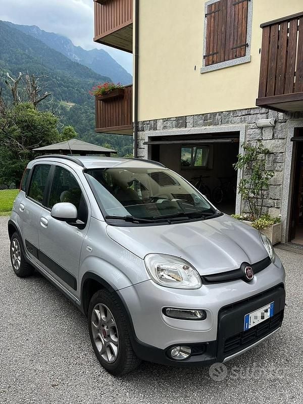 Grigio Usata 2015 Fiat Panda 4x4 Due volumi | 7500 € (Super prezzo) - Immagine 1/4