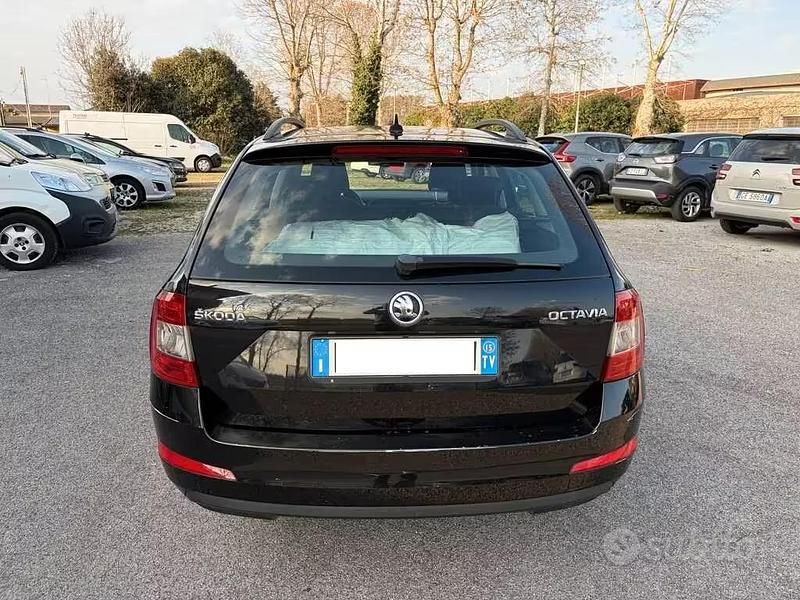 Usata Skoda Octavia Elegance 105 CV (77 kW) 2015 Nero Utilitaria