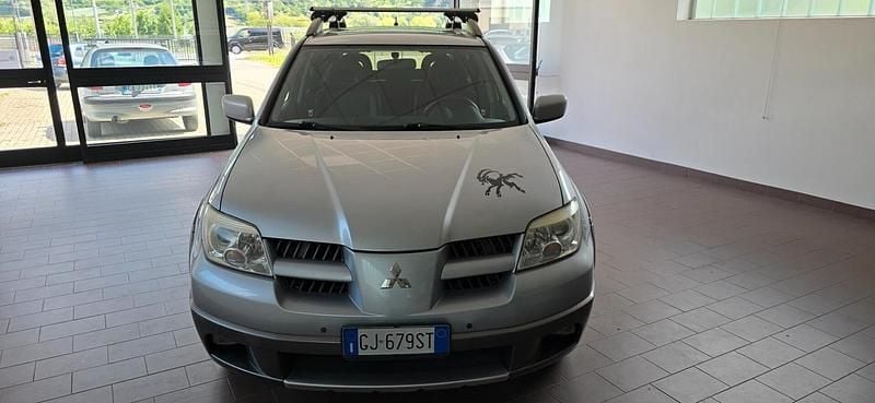 Usata Mitsubishi Outlander 160 CV (117 kW) 2005 Argento SUV