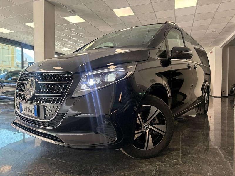 Nero Nuova 2025 Mercedes V250 Avantgarde Monovolume | 73.000 € (Buon prezzo) - Immagine 1/4