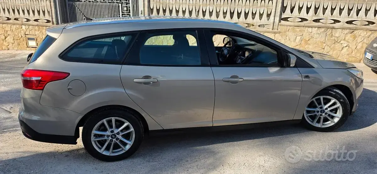 Usata Ford Focus S 120 CV (88 kW) 2016 Beige Station wagon