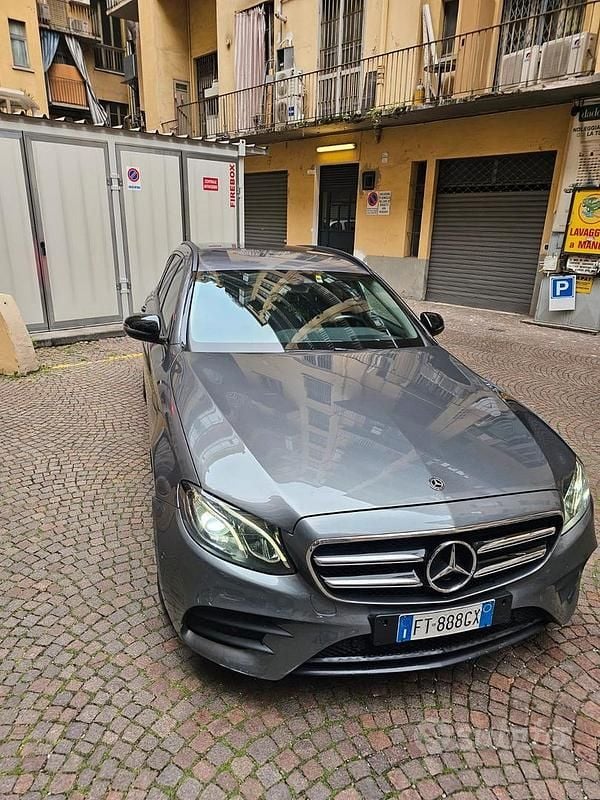 Usata Mercedes E220 194 CV (142 kW) 2018 Grigio Berlina