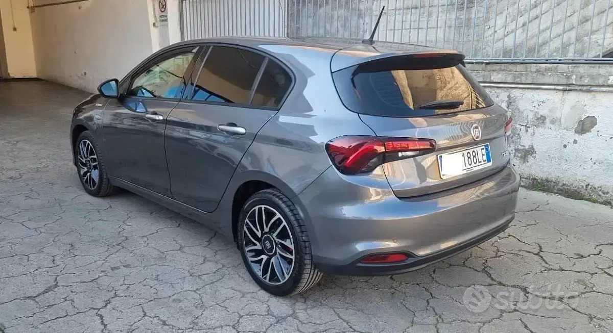 Usata Fiat Tipo Life 131 CV (96 kW) 2021 Grigio Berlina
