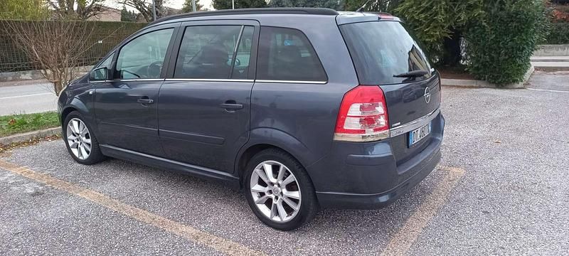 Usata Opel Zafira Cosmo 150 CV (110 kW) 2008 Blu/azzurro Monovolume