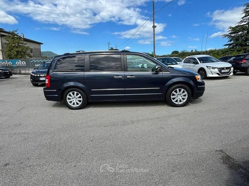 Usata Chrysler Grand Voyager Limited 163 CV (119 kW) 2008 Blu Monovolume