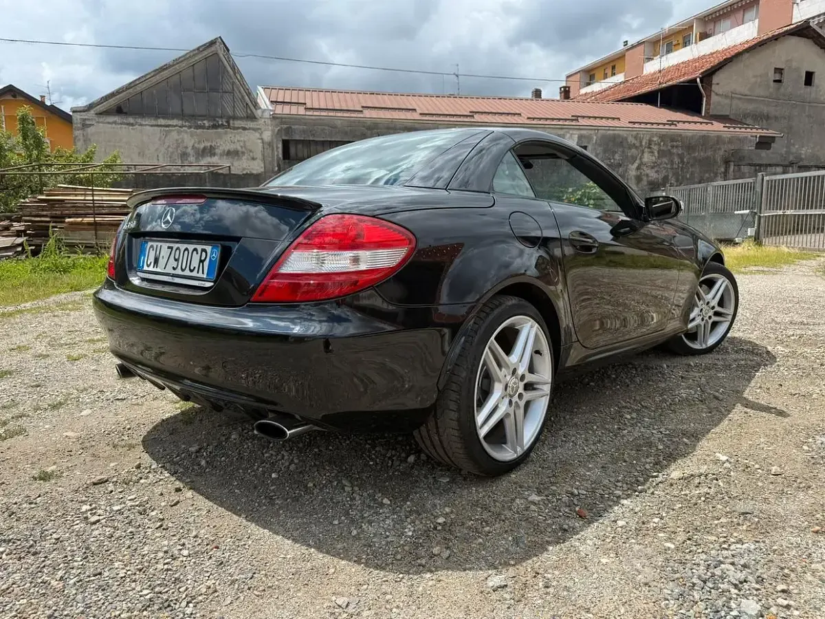 Usata Mercedes SLK350 272 CV (200 kW) 2005 Nero Cabrio